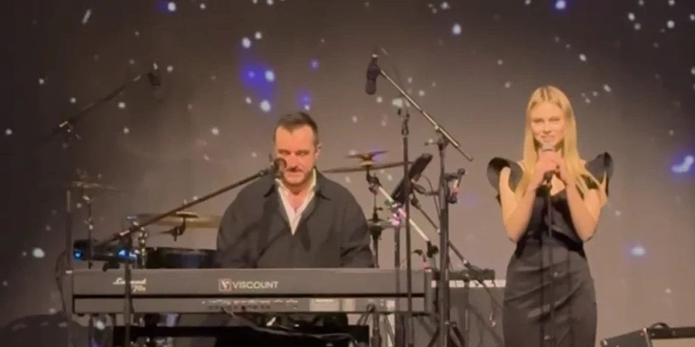 Grupas "A-Europa" ilggadējie fani ar skaļām ovācijām uzņēma Artūra Duboka un viņa 17 gadu vecās meitas Mišelas duetu, izpildot dziesmu "Zini".