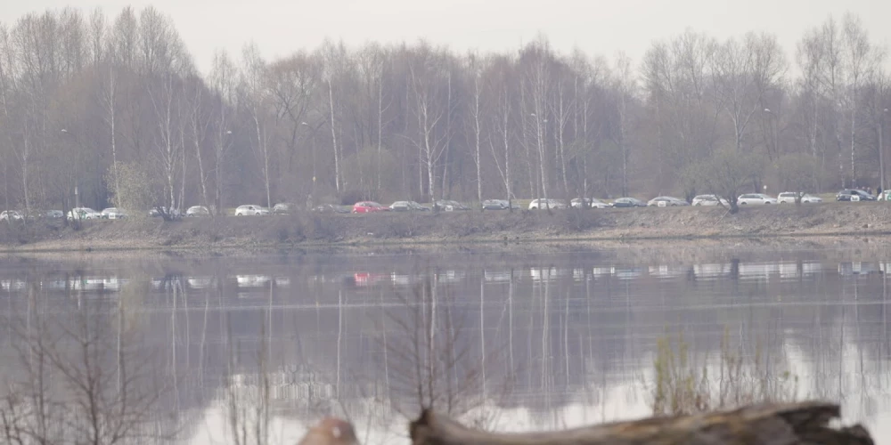 Vairāki simti taksometru vadītāju protestē pret "Bolt" īstenoto politiku.