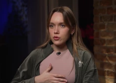 VIDEO: šova "Ģimene burkā” dalībniece Estere Bindre sarkst no aktiera Maksima Busela izteiktajiem komplimentiem