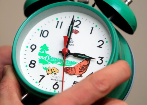 Литва хочет воспользоваться своим председательством в Совете ЕС, чтобы добиться отмены перевода часов.