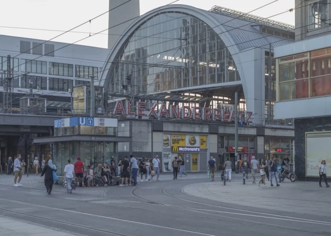 Vācijā strauji pieaug imigrantu skaits; vairāk nekā ceturtdaļai iedzīvotāju ir imigrantu izcelsme