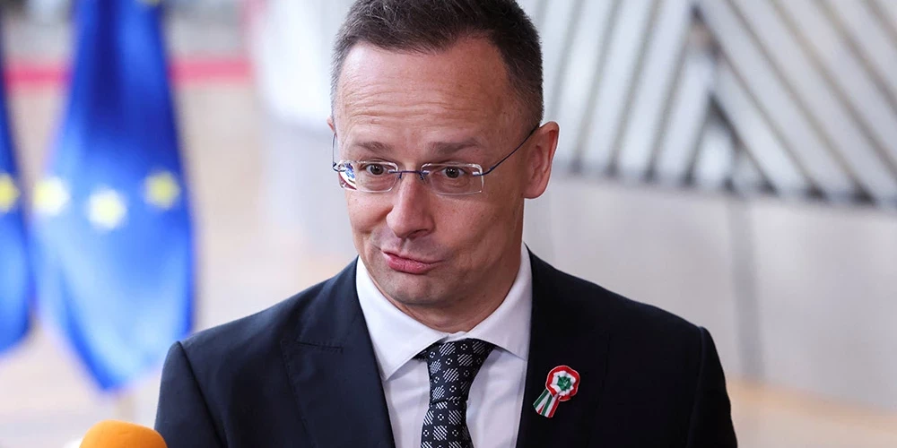 Pastiprināta mediju uzmanība Sijārto ir saistīta arī ar nesenajām publikācijām par viņa kontaktiem ar Maskavu. 