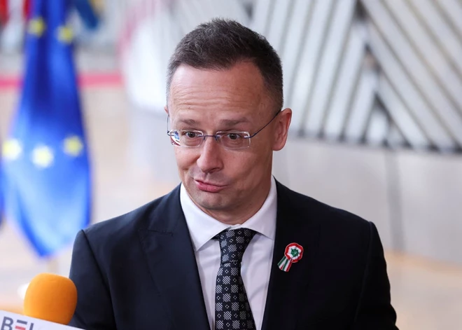 Pēc Orbāna sakāves vēlēšanās pēkšņi pazudis Ungārijas ārlietu ministrs Sijārto