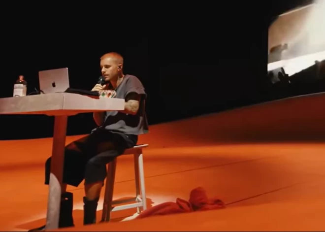 “Ko pie velna viņš dara?” Pēc ilgas prombūtnes Džastins Bībers beidzot atgriezās uz skatuves, taču ne visi bija sajūsmā