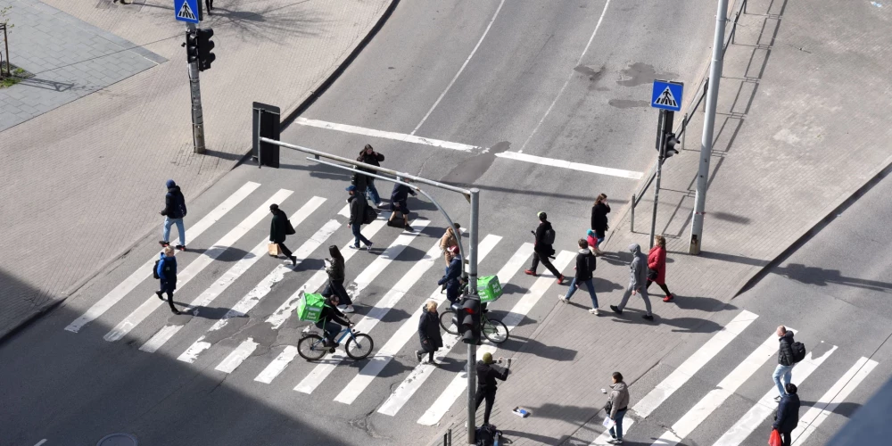 В Риге появятся 13 новых и обновленных светофорных объектов, а также 11 освещенных переходов.