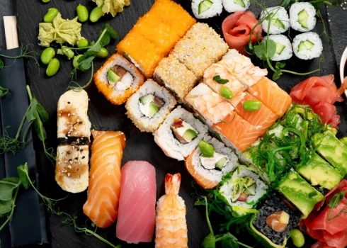 Не все блюда из меню суши одинаково полезны.