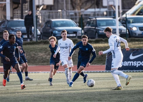 "Ogre United" un "Grobiņa" futbola virslīgā cīnās neizšķirti. 