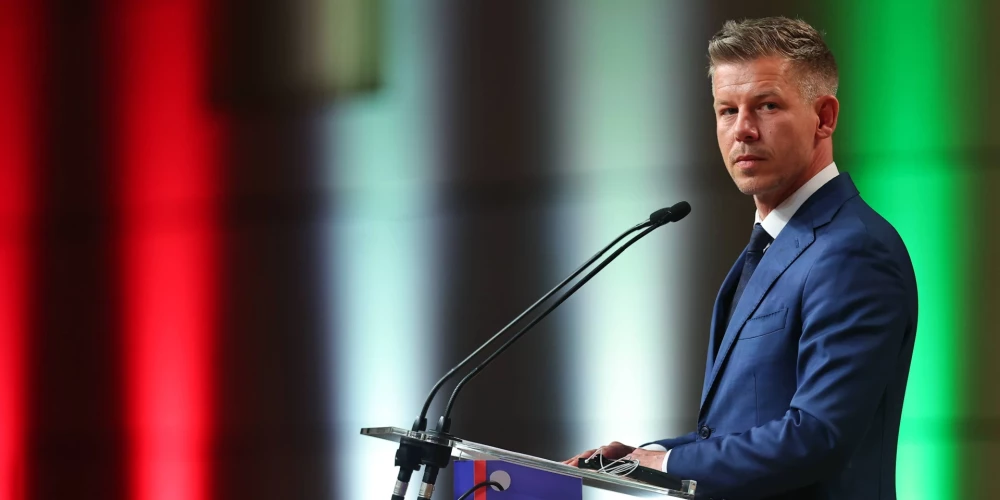 Ungārijas parlamenta vēlēšanu uzvarētājs konservatīvās Cieņas un brīvības partijas ("Tisza") līderis Pēters Maģars. 