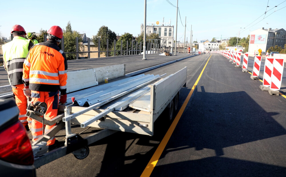 Būvniekiem no augusta samazinās virsstundu piemaksu