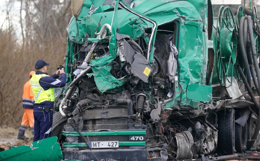 Kravas auto šoferi sniedz sīkākas ziņas par baismīgo sešu fūru sadursmi uz Liepājas šosejas
