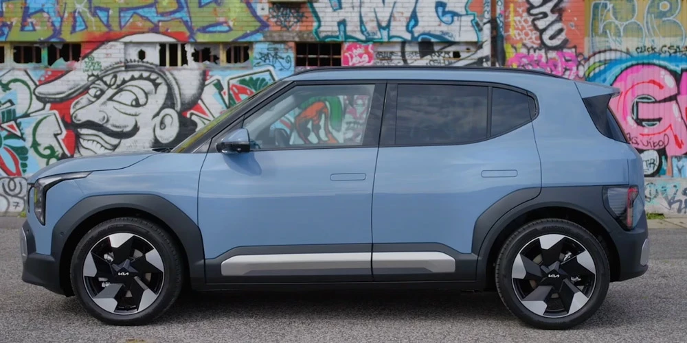 KIA EV2 ir četrus metrus garš, bet riteņu bāze ir 2,5 metri.