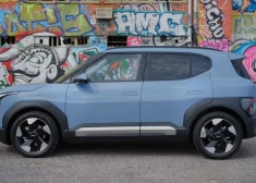 Mazs nav prasts. Kā brauc KIA mazākais elektromoblis EV2?