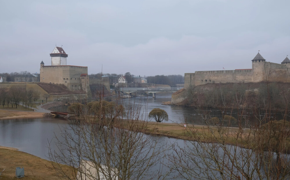 FOTO, VIDEO: viņi nemaz nevēlas mācīties igauņu valodu – ko slēpj Igaunijas spoku pilsēta Sillamē un Narva?