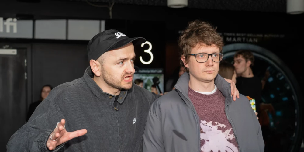 2026. gada 13. aprīlī Rīgā, kinoteātrī "Forum Cinemas" pirmo reizi tika parādīta dokumentālā filma "Jo dzīve ir batls", kas stāsta par brīvrunas jeb repa improvizācijas kultūru Latvijā.