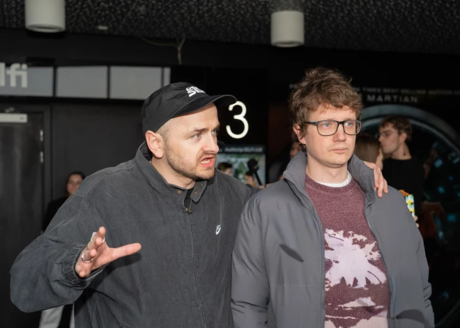 2026. gada 13. aprīlī Rīgā, kinoteātrī "Forum Cinemas" pirmo reizi tika parādīta dokumentālā filma "Jo dzīve ir batls", kas stāsta par brīvrunas jeb repa improvizācijas kultūru Latvijā.