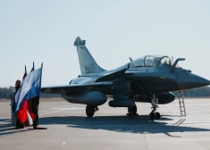 Militārajā bāzē “Lielvārde” nolaidušies Francijas iznīcinātāji “Rafale”.
