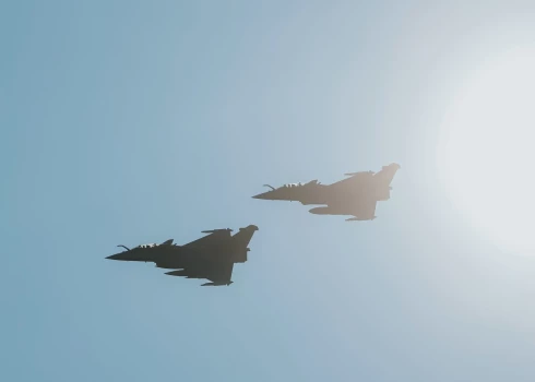 На авиабазу в Лиелварде прибыли два французских истребителя Rafale.