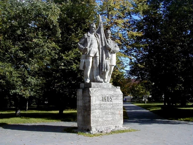 Kuldīgā uzvirmojušas kaislības ap 1905. gada revolucionāru pieminkeli pilsētas centrā.