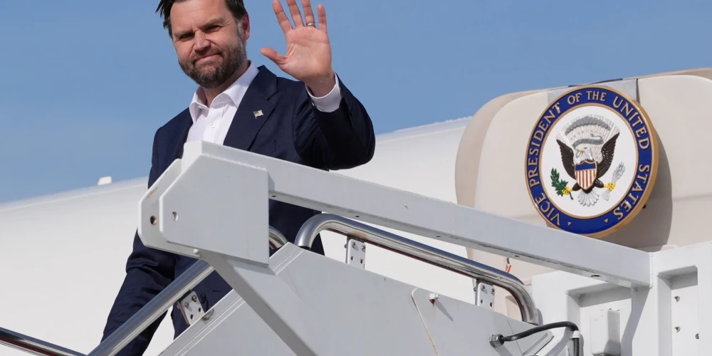 Savienoto Valstu viceprezidents Džeimss Deivids Venss pirmdien paziņoja, ka Vašingtona ir skaidri norādījusi savas "sarkanās līnijas" un tagad jārīkojas Irānai.