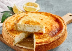 Viegli pagatavojams un garšo ģimenei – biezpiena pīrāgs ar smilšu mīklas pamatni