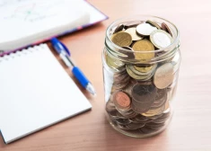 Война на Ближнем Востоке ударила по пенсионным накоплениям жителей Латвии. Можно ли что-то сделать?