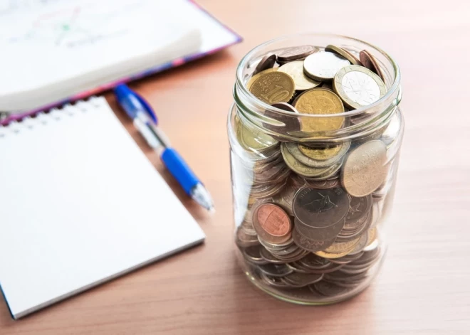 Война на Ближнем Востоке ударила по пенсионным накоплениям жителей Латвии. Можно ли что-то сделать?