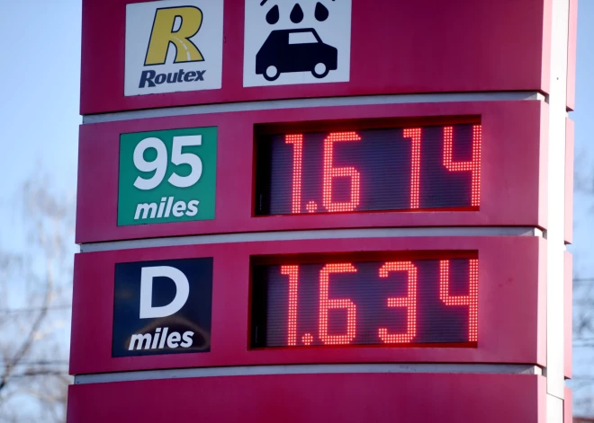 Valdība atbalsta solidaritātes maksājumu: par pārāk dārgu degvielu tirgotājiem būs jāmaksā valstij