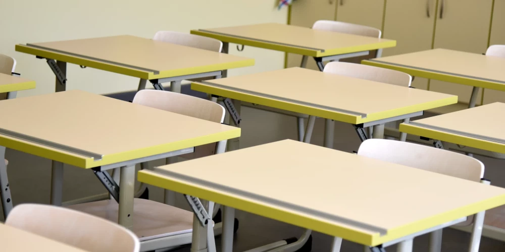 Valdība apstiprina jaunu kārtību pedagogu algu finansēšanai skolās.