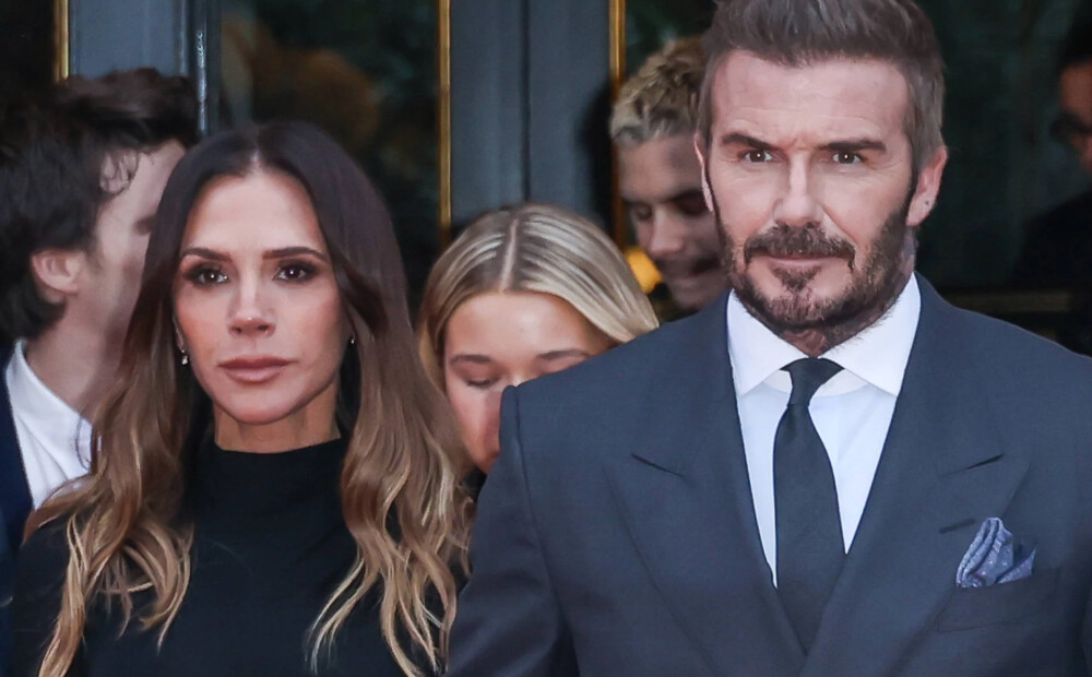 Viktorija Bekhema parāda sevi peldkostīmā līdzās vīram Deividam, kurš ir bez krekla