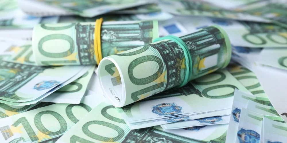 Властям Латвии пора подумать о будущем.