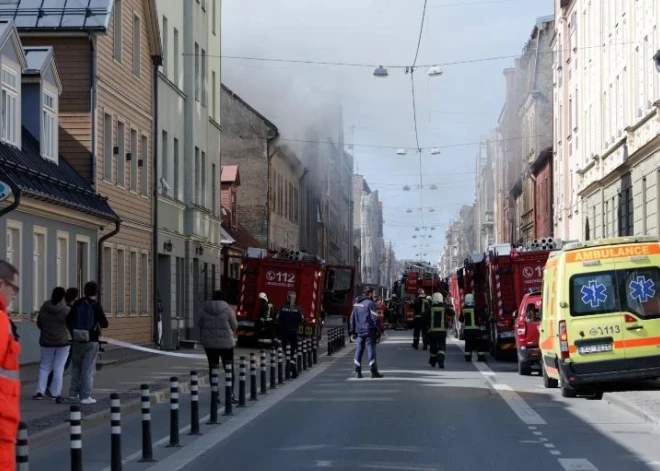 Ugunsgrēks dzīvojamā mājā Bruņinieku ielā.