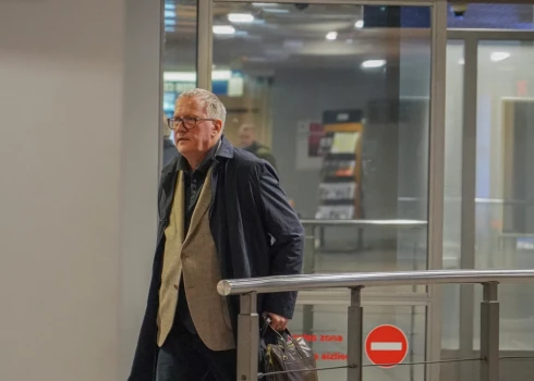 Iepriekšējās nedēļas izskaņā acīs iekrita kāda grūti nepamanāma sakritība – Ministru prezidente Evika Siliņa (JV) vienlaikus piešķīra atvaļinājumus virknei savas partijas valsts amatpersonu. (Foto: Jauns.lv)