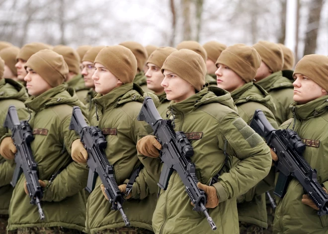 Латвийская молодежь обрадовала военных большим числом добровольцев - выстроились очереди