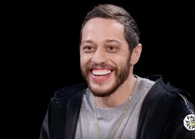 Pīta Deividsona komentārs par pornogrāfijas skatīšanos meitas klātbūtnē saceļ brēku tīmeklī