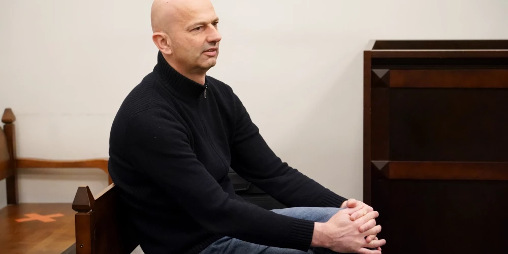 Янис Цитсковскис перед слушанием в Рижском городском суде.