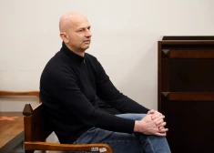 Знал и не помешал "полетам" Кариньша - в чем именно обвиняют бывшего директора Госканцелярии