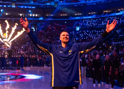 Kristaps Porziņģis pirms "Warriors" spēles pret "Clippers" 12. aprīlī.