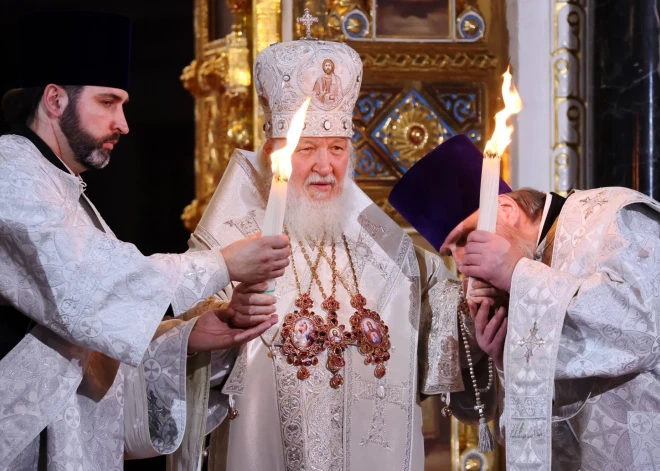 Aiz propagandas priekškara: Kirila slavasdziesma Putinam un Ungārija "Sorosa varā"