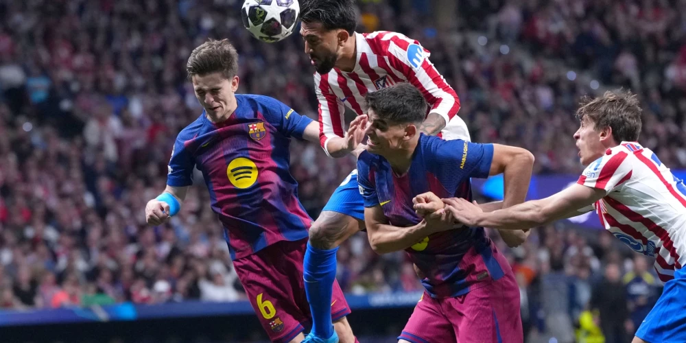 Aizraujošā "Atletico" un "Barcelona" spēlē triumfēja madridieši (foto: Scanpix / AP)