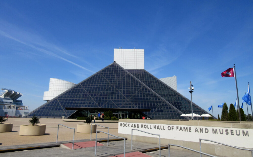 Ar pārsteigumu paziņotas leģendas, kas nokļūs Rokenrola slavas zālē! Viena no tām veikusi neiedomājamu eksperimentu izklaides industrijas vēsturē