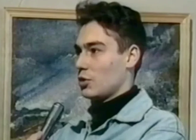 Krievijā izolatorā pakāries par komentāra paušanu apcietinātais mākslinieks Akuzins