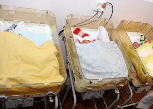 За первые месяцы 2026 года в Латвии родился всего 1761 ребенок.