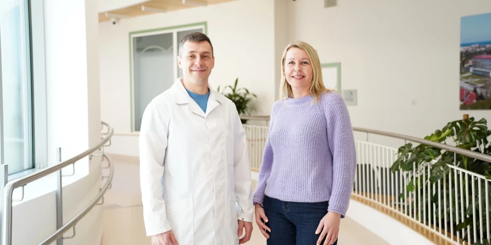 Ventspilniece Egita Freimane, kuras ikdienas gaitās un darbā būtiska ir roku kustība, 2024. gada oktobrī slidotavā piedzīvoja neveiksmīgu kritienu, gūstot elkoņa locītavas lūzumu.