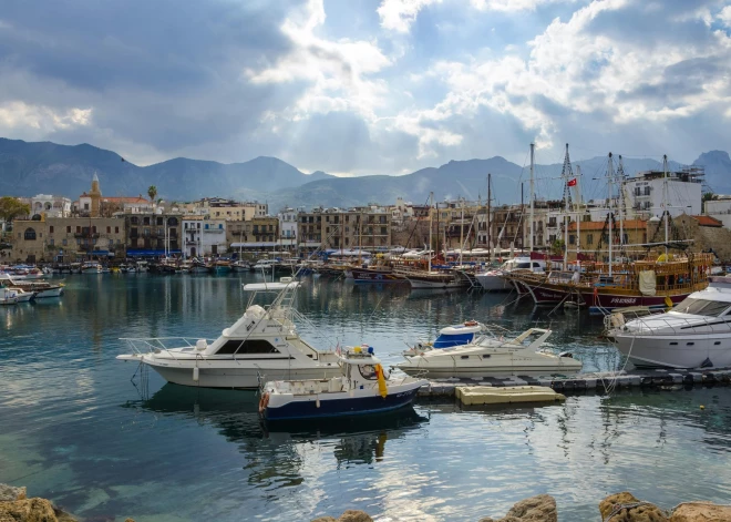 Kiprā valda panika un tūristi masveidā pamet salu? Tur dzīvojošā latviete atklāj visu, kā ir patiesībā