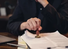 Услуги нотариусов в Латвии резко подорожают: за часть документов придется платить в разы больше