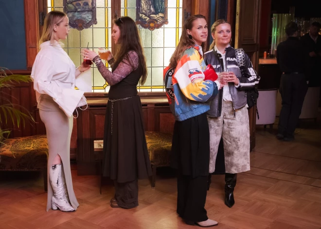 FOTO: ar Līgas Zemtures, Ivetas Vecmanes, Lauras Vizlas un citu modes mīļotāju piedalīšanos svinīgi atklāta Rīgas modes nedēļa