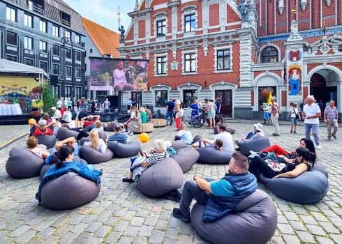 Эх, хорошо живем!