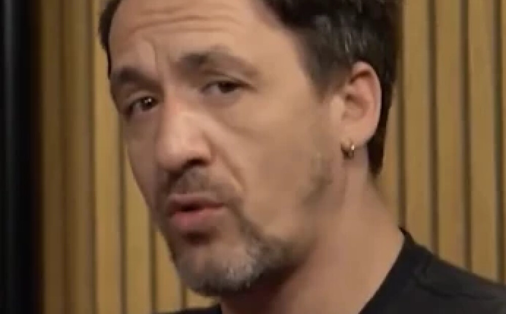 Uz Rīgu emigrējušajam aktierim Smoļjaņinovam Krievijā piespriež ilgu cietumsodu par okupantu armijas 