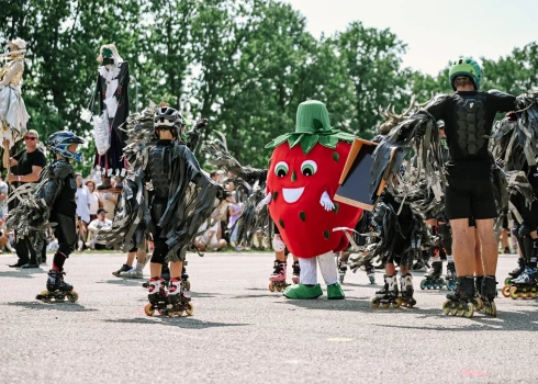 В Малпилсе этим летом снова пройдет Праздник клубники, и на этот раз он будет по-настоящему роковым.