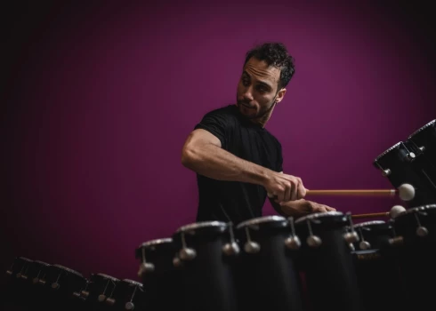 Ventspilī uzstāsies spilgtais turku perkusionists Emīls Kujumdžujans. 